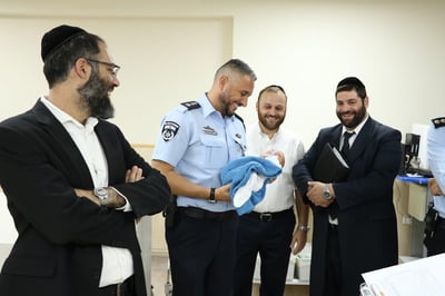 סיור הפקיד הבכיר  במעייני הישועה בראשות נצ"ב שי אזולאי