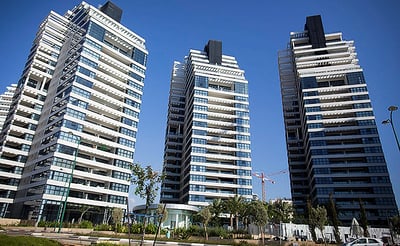 מבנים שנבנו בחוף נתניה. החשדות מתמקדים בפרויקטים באזור