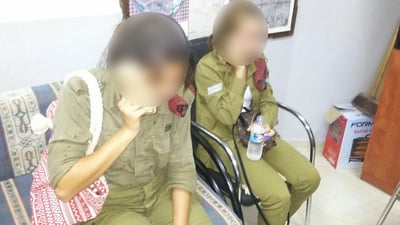 החיילות בתחנת המשטרה הפלסטינית
