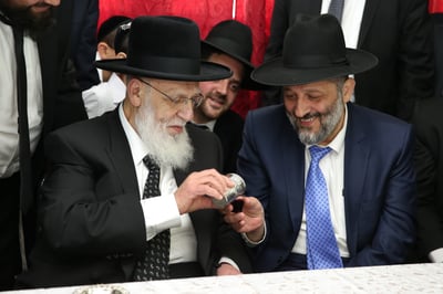 מנצחים את כל התחזיות / אשר מדינה