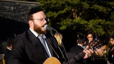 איתן כ"ץ שר ניגוני ברסלב בליווי תזמורת ענק