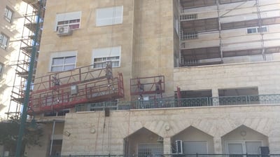 "תיקנו" את התריסים ופרצו לדירות הזקנים