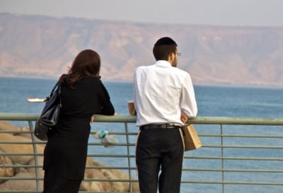 סיוע במציאת עבודה לנשות האברכים. אילוסטרציה