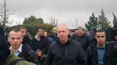 השר גלנט הותקף בעמונה: "שמאלני מסריח"