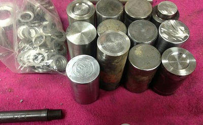 בכפר עראבה: נחשפה מעבדה לייצור נשק ומטבעות מזוייפים