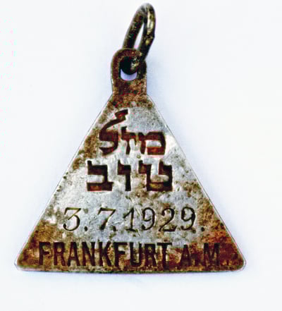 תליון מסקרן נמצא בחפירה בסוביבור