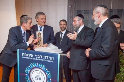 טייאני, הנשיא החדש, לצד הגר"פ גולשמידט. ארכיון