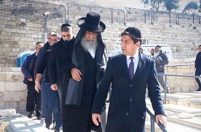 הגר"ב שמואלי ועזרו ר' מרדכי חסידים בציון הרש"ש, היום