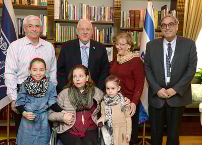 בני המשפחה הנרגשים