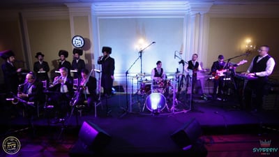 מקהלת שירה ותזמורת סימפיני - "מי האיש"