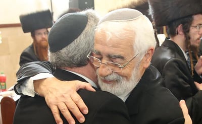 אורח הכבוד בסיום הש"ס בבעלזא: אביו של עמנואל מורנו הי"ד