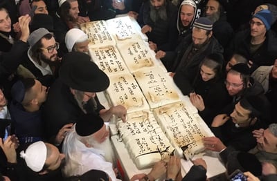 עוגת יומולדת לרבי נחמן באורך 3 מטר • צפו