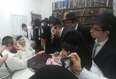 מרן הרב שטינמן בביתו