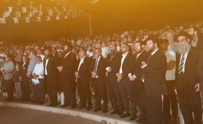 האברך החרדי הדליק משואה לזכר אביו הי"ד