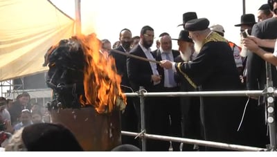 הראשל"צ הגאון רבי שלמה עמאר בהדלקה • צפו