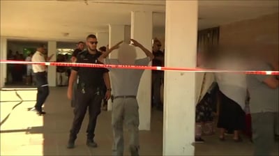 בני המשפחה מתפרצים בכאב