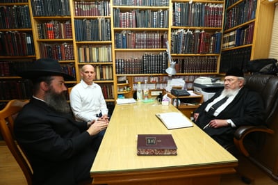 ראשי ציבור רפואה במעונו של הרב אזרחי.