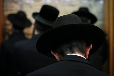 העשרת הידע באנגלית לגברים חרדים מבני ברק. אילוסטרציה