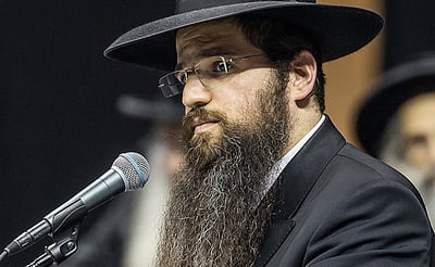הרב יהודה רבי בנאומו בהפגנה