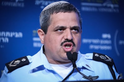 המפכ"ל אלשיך, הבוקר