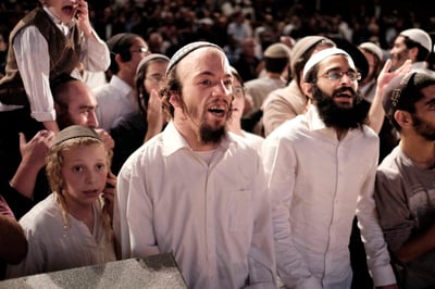 תלמידי הרב גינזבורג לאחר שיחתו. אילוסטרציה