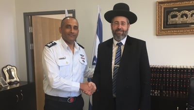 תוקם וועדה לפתרונות לכבאים בעלי זקנים