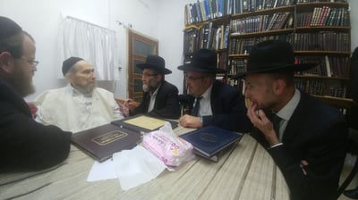 מרן עם הח"כים בביתו, הערב