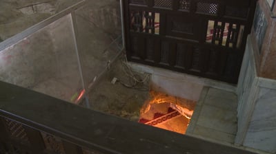 אחד מהפתחים ברצפת ההר