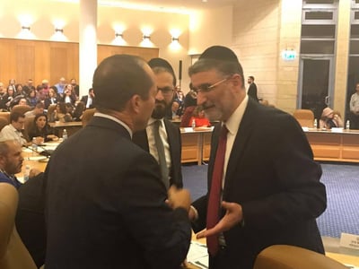 חיים כהן עם ברקת. ארכיון