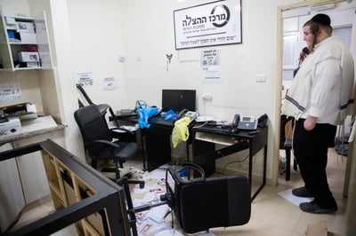 משרדי המאבק אחרי פריצת המשטרה