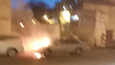 בהלה בבית ישראל: מכונית עלתה באש. צפו