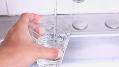 המים לא יוזלו