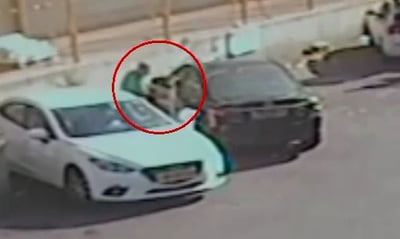 אישום: פרץ לרכב וגנב עשרות אלפי שקלים • צפו