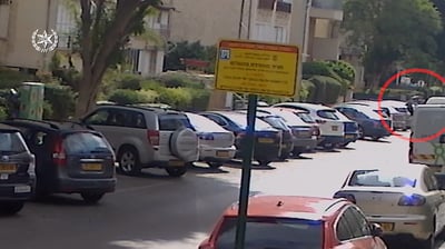 השוטרים התחבאו, ושני הפורצים נלכדו • צפו