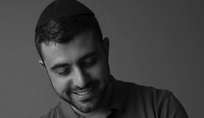 בדרך לאלבום שלישי: בן שלישי לזמר והיוצר ישי ריבו