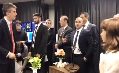 השר עדכן את הבובה הרובוטית: "שמעת שליצמן התפטר?"