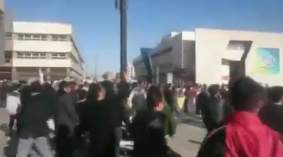 אלפי איראנים יצאו למחאה המונית וקראו "מוות לרוחאני"