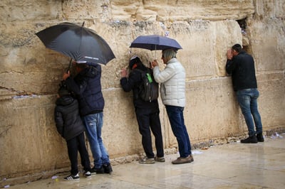 בוקר חורפי ברחבת הכותל