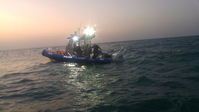 השוטרים חילצו גולש שנסחף לעומק הים • צפו