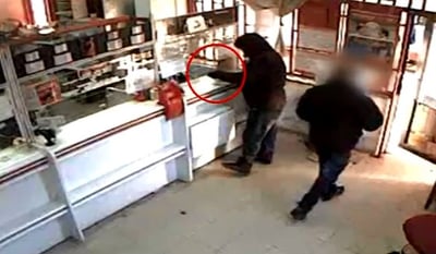 "זה שוד": נכנס לבנק  ושדד כסף מהקופאיות