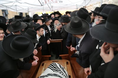 רבי מרדכי אוירבך סופד, הצהריים