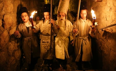 בלפידים ובשירה: התלווינו ל"פורים רב" במאה שערים