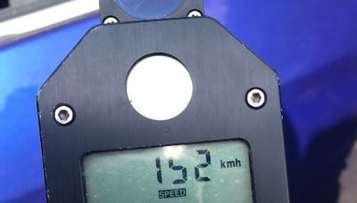 נסע על 152 קמ"ש כדי "להביא כריך לאחיו"