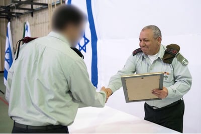 הרמטכ"ל העניק את "עיטור המופת" ללוחם על מבצע חשאי