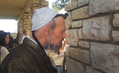 כך הרב דב קוק ציין את יום הזיכרון • צפו