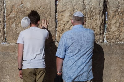 חובשי כיפה בכותל