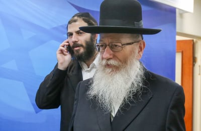 ליצמן ועוזרו מוטי בבצי'ק