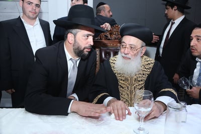 הרב אליהו עמאר לצד אביו הגר"ש עמאר