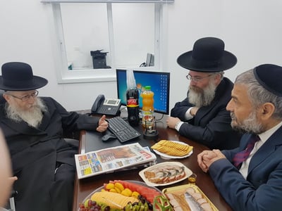 אבוטבול, ארנרייך וליצמן, הבוקר