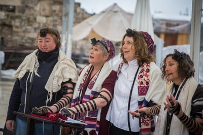מנדלבליט אסר על "נשות הכותל" לפעול ברחבת התפילה